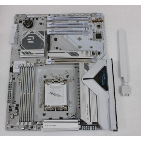 SALE OUT. Gigabyte USED, REFURBISHED, WITHOUT ACCESSORIES, ONLY BACK PANEL, AND ANTENA INCLUDED