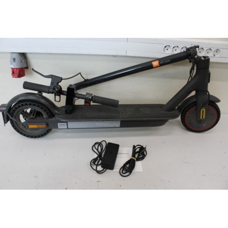 SALE OUT. Xiaomi Mi Electric Scooter Pro 2 (Black) | Xiaomi Mi Electric Scooter Pro 2 | 600 W | 25 km/h | 24 month(s) | Black | DAMAGED PACKAGING, SCRATCHED, DIRTY, MISSING KEY, SCREWS, MANUAL
