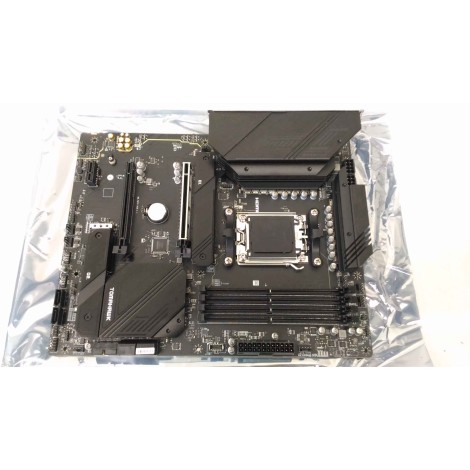 SALE OUT. MSI MAG B650 TOMAHAWK WIFI | MSI MAG B650 TOMAHAWK WIFI | Processor family AMD | Processor socket AM5 | DDR5 DIMM | Memory slots 4 | Supported hard disk drive interfaces 	SATA, M.2 | Number of SATA connectors 6 | Chipset AMD B650 | ATX | USED, R