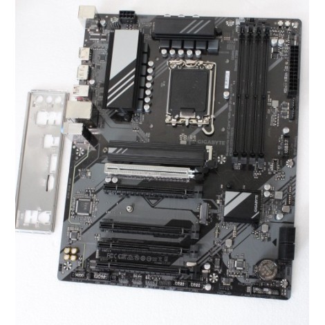 Gigabyte USED, REFURBISHED, WITHOUT ORIGINAL PACKAGING AND ACCESSORIES, ONLY BACK PANEL INCLUDED